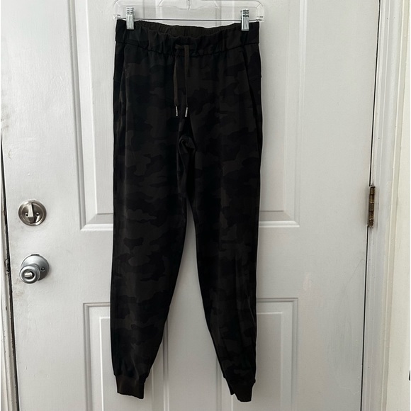 Lululemon On The Fly Joggers - Picture 2 of 9